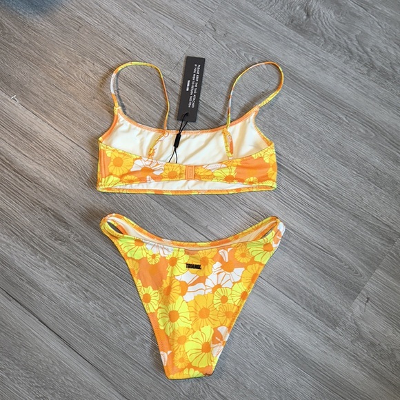 Orange floral Cheeky coverage bottom with top swimsuit set. - Picture 10 of 12